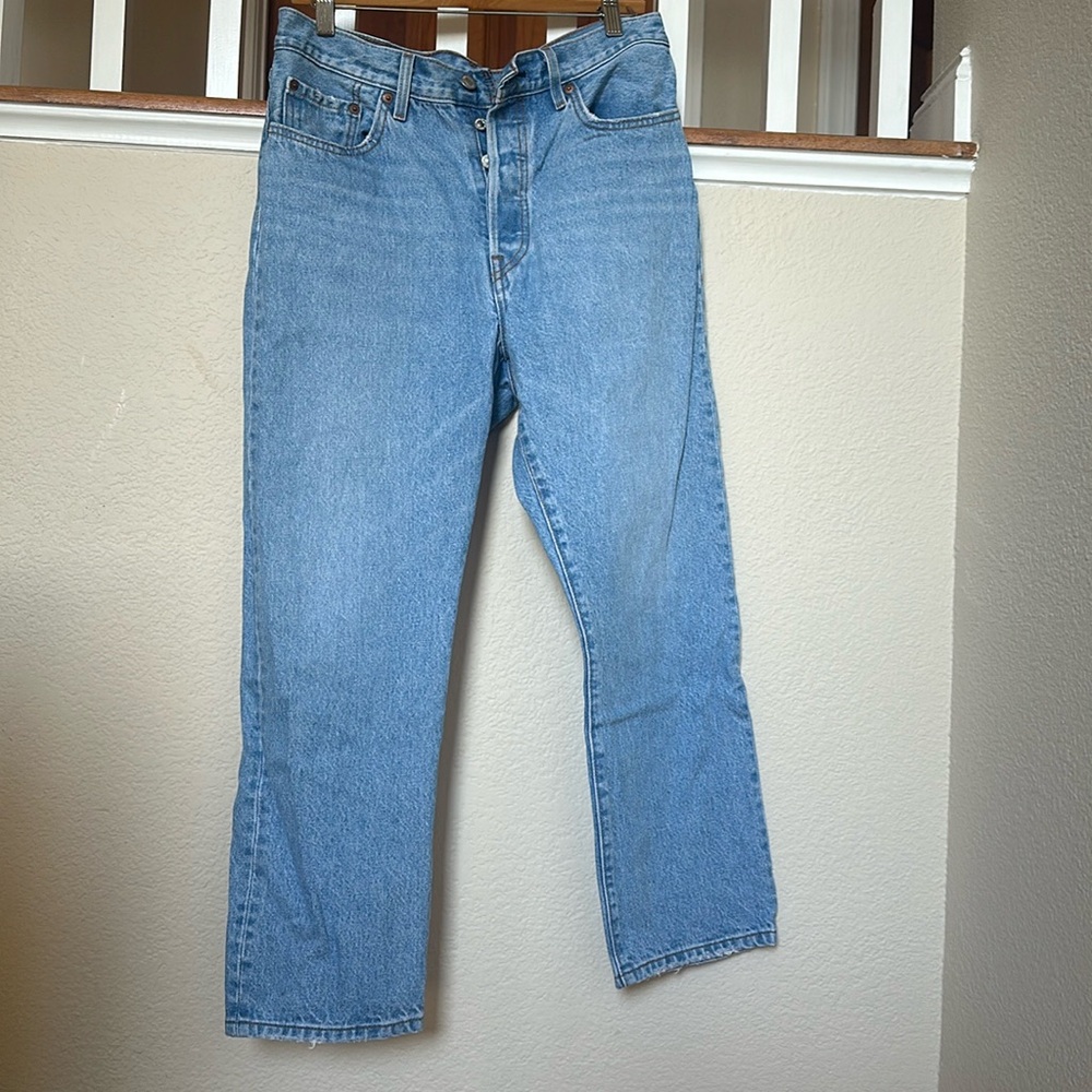 2/$30 Levi’s high rise light wash ankle jeans